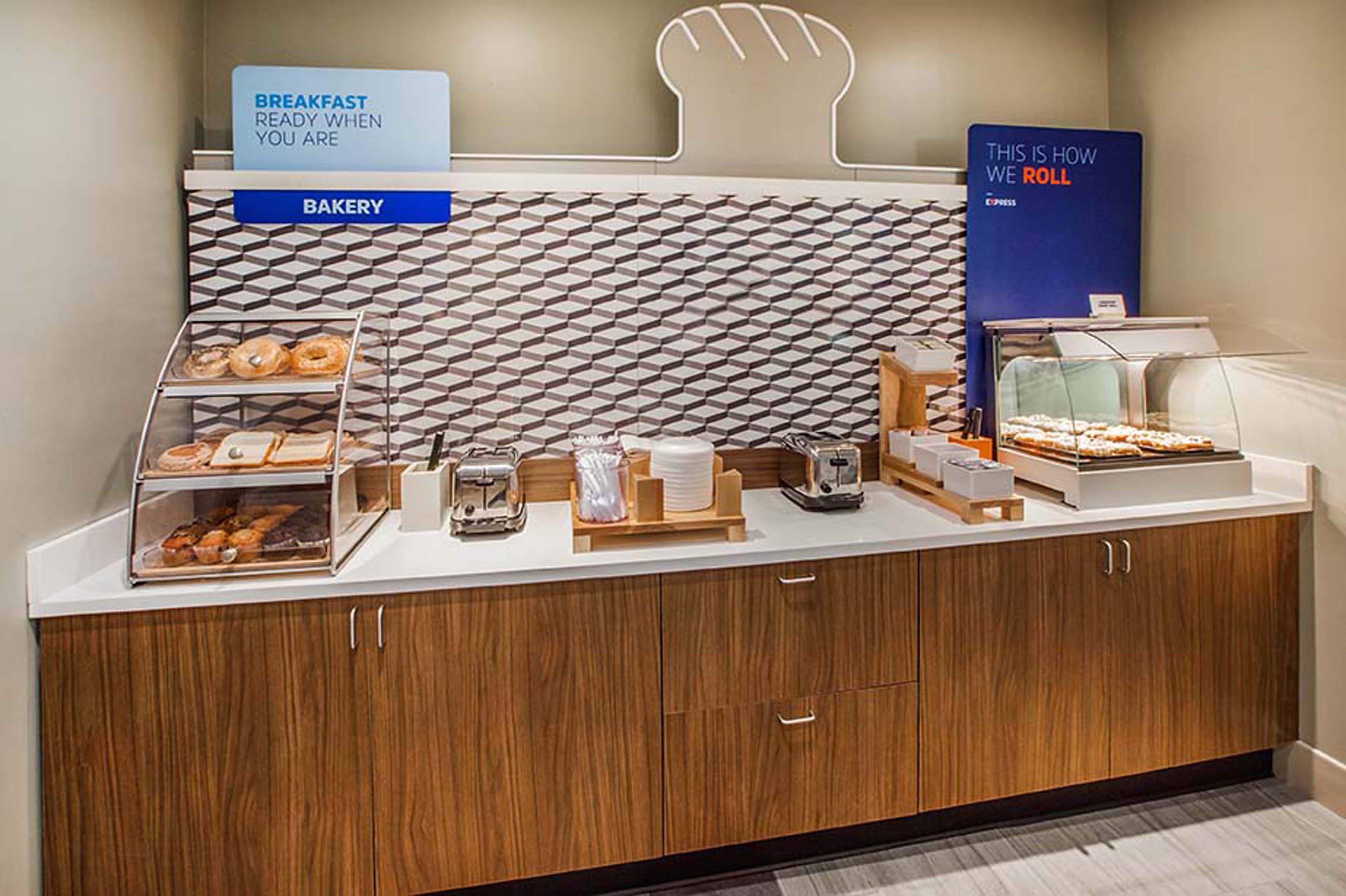 Holiday Inn Express & Suites Jackson/Pearl International Airport Экстерьер фото